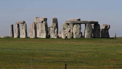 Círculo de poços profundos com mais de 4 mil anos descoberto perto de Stonehenge