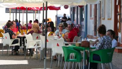 Pessoas com 60 ou mais anos saíram mais para esplanadas, restaurantes ou cafés